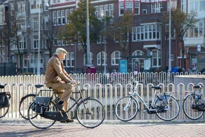 Người lái xe đạp ở Amsterdam ở đủ độ tuổi (Nguồn: Internet)