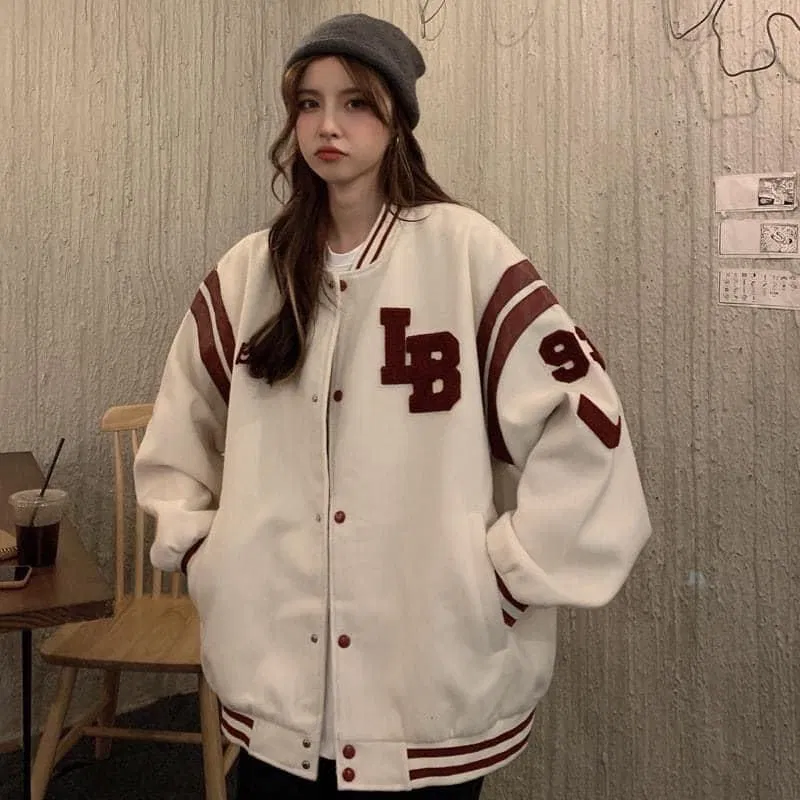 Các nàng bánh bèo hoàn toàn có thể diện những em áo bomber này (Nguồn:Internet)