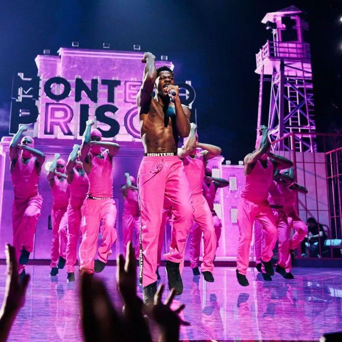Lil Nas X bùng nổ tại lễ trao giải MTV EMas 2021 với bài hát Montero (Ảnh: Internet).