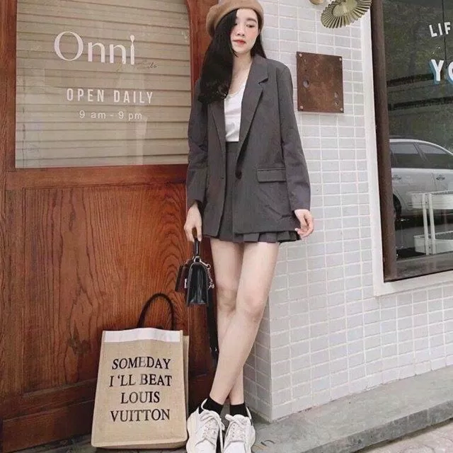 Blazer phối cùng chân váy ngắn ( Ảnh: internet)