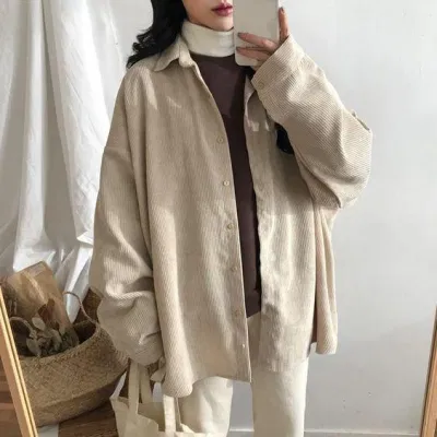 Shacket chất liệu dạ màu sắc ấm áp nên có trong tủ đồ thu đông của mọi cô gái (ảnh: internet) Shacket chất liệu dạ màu sắc ấm áp nên có trong tủ đồ thu đông của mọi cô gái (ảnh: internet)