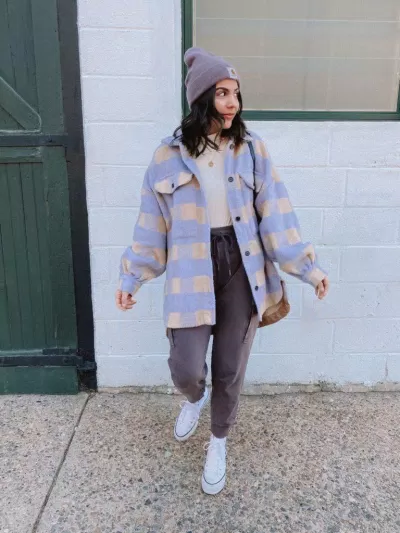 Shacket phối cùng Sweater vừa ấm vừa không nhàm chán (ảnh: internet) Shacket phối cùng Sweater vừa ấm vừa không nhàm chán (ảnh: internet)