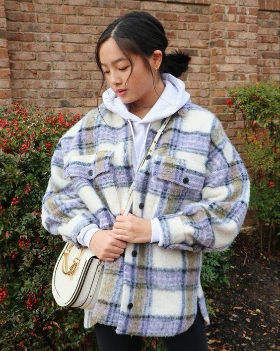 Shacker họa tiết màu sắc tươi sáng là điểm nhấn hoàn hảo cho Hoodie trắng (ảnh: internet) Shacker họa tiết màu sắc tươi sáng là điểm nhấn hoàn hảo cho Hoodie trắng (ảnh: internet)