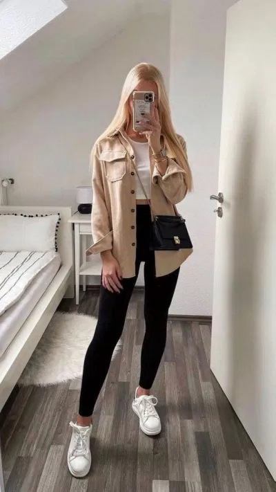 Shacket cùng legging ôm cực tôn dáng (ảnh: internet) Shacket cùng legging ôm cực tôn dáng (ảnh: internet)