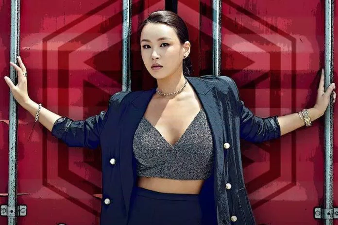 Bae Yoon Jung cũng là huấn luyện viên "sắt" Producer 101. (Ảnh: Internet)