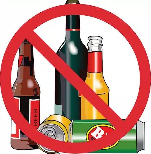 Người bệnh cao huyết áp không nên dùng rượu (Nguồn: Internet)