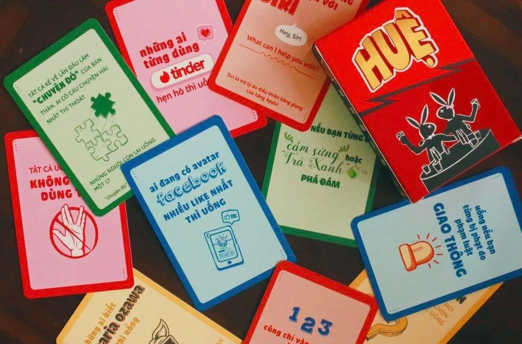 Hình 1. Bộ bài "HUỆ" (Nguồn: Internet) Hình 1. Bộ bài "HUỆ" (Nguồn: Internet)