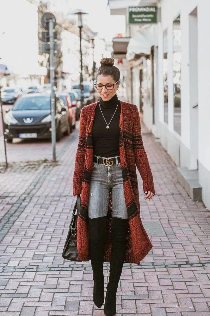 Boots cao cổ phối cùng quần jeans không bao giờ lỗi thời (Nguồn: Internet).