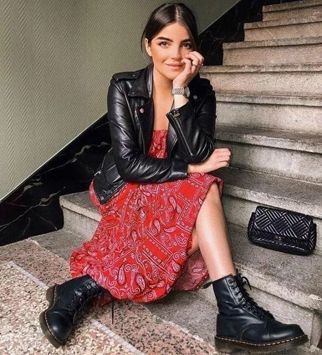 Đỏ-đen là một combo bất bại được nhiều chị em ưa chuộng (Nguồn: Internet).