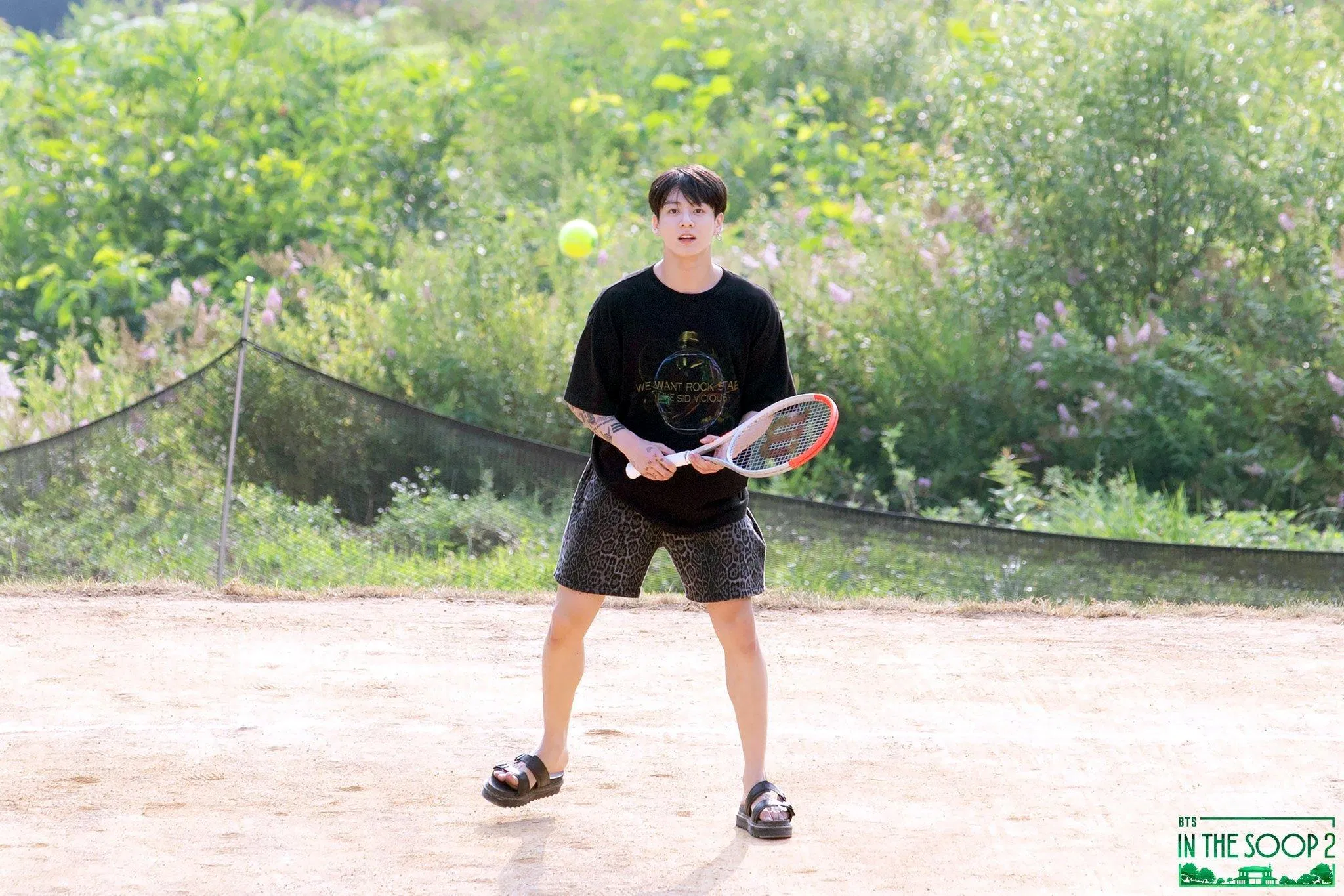 Quần đùi áo phông đánh cầu lông vẫn đẹp trai bất chấp. (Ảnh: Internet) Quần đùi áo phông đánh cầu lông vẫn đẹp trai bất chấp. (Ảnh: Internet)