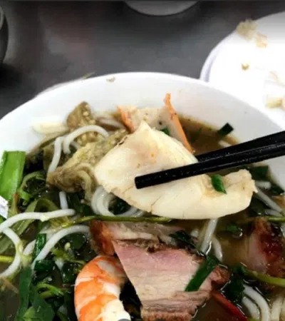 Một tô thập cẩm thì sẽ có đầy đủ các "topping" chất lượng thế này đây! (Ảnh: Internet)