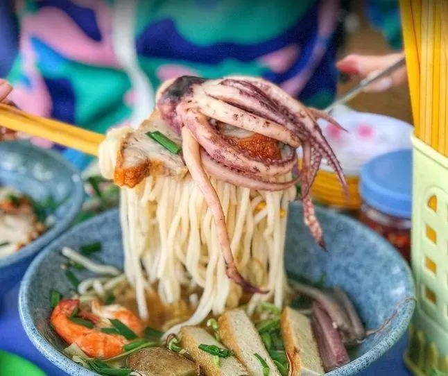 167 Top 8 quán bún mắm ngon “muốn xỉu” ở Sài Gòn! mới nhất 10 यहां एक विशेष कटोरा केवल 40k-45k है जो बहुत सस्ती है और इसमें पूरी "बड़ी" स्क्वीड दाढ़ी शामिल है (फोटो: इंटरनेट)