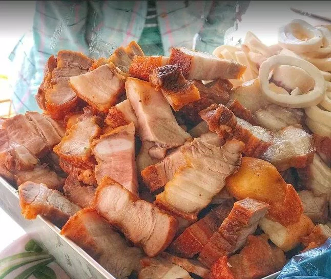 167 Top 8 quán bún mắm ngon “muốn xỉu” ở Sài Gòn! mới nhất 12 महत्वपूर्ण बात यह है कि यहाँ भुना हुआ सूअर का मांस बहुत अच्छा है, कुरकुरी उपास्थि के साथ मिश्रित दुबला वसा, खस्ता त्वचा बेहद स्वादिष्ट है! (फोटो: इंटरनेट)