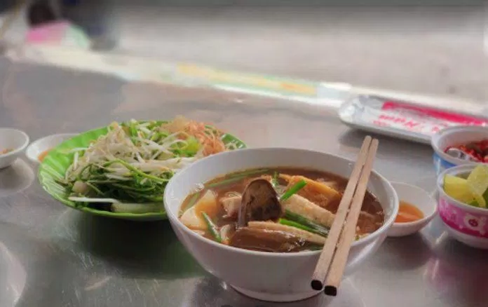 167 Top 8 quán bún mắm ngon “muốn xỉu” ở Sài Gòn! mới nhất 6 यह सिर्फ एक छोटी सी दुकान है, कई अन्य दुकानों की तरह, लेकिन गुणवत्ता के मामले में चर्चा करने की कोई आवश्यकता नहीं है (फोटो: इंटरनेट)
