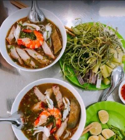 Tuy tô bún không quá nhiều nhưng đủ để “no căng bụng” luôn đấy! (Ảnh: Internet)