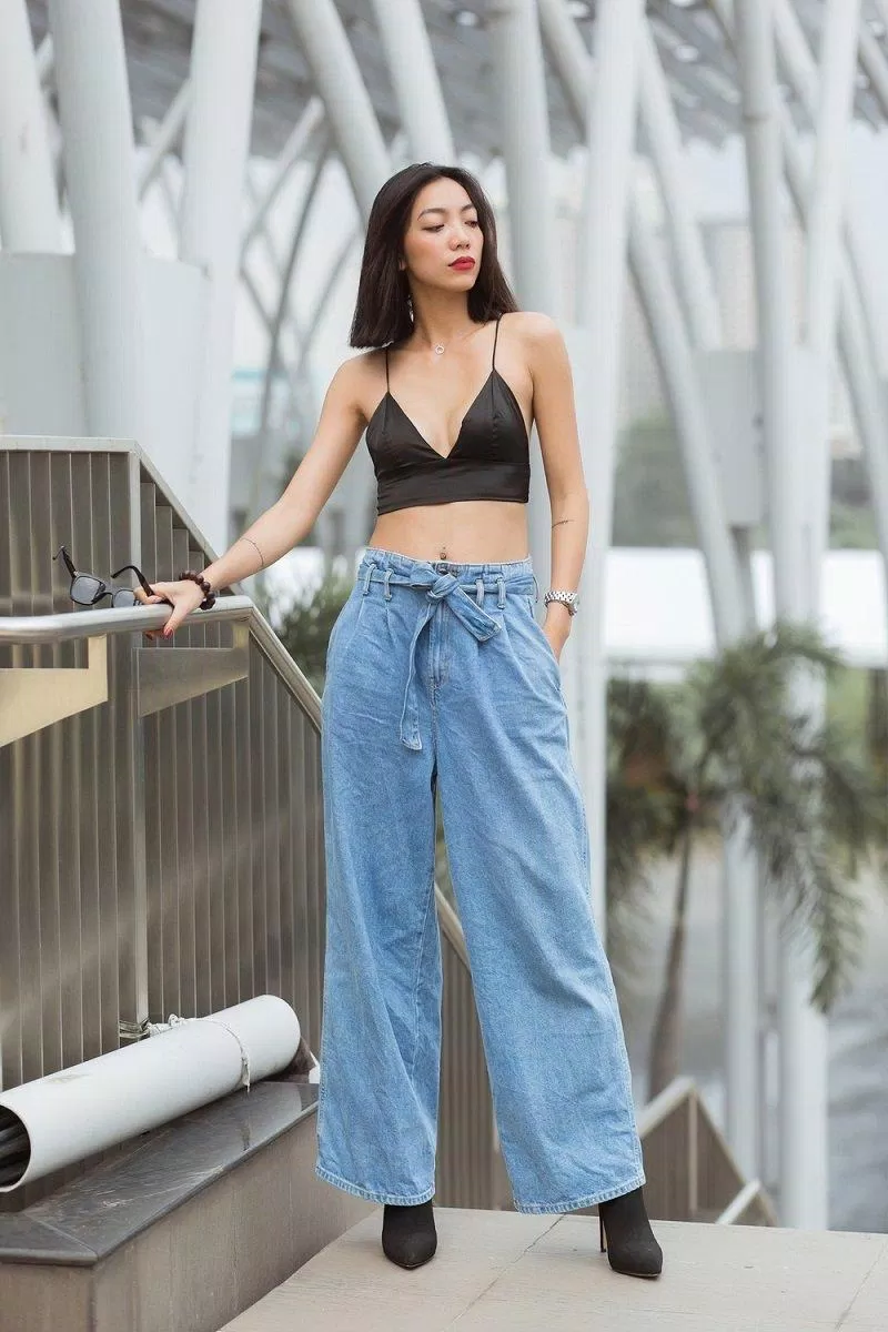 Áo bralette phối cùng quần jean (Nguồn: Internet)