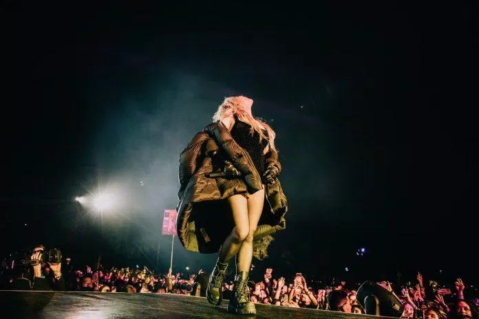 Hello Bitches - CL (Nguồn: @88rising) Hello Bitches - CL (Nguồn: @88rising)