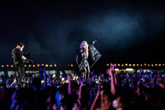 Hello Bitches - CL (Nguồn: @88rising). Hello Bitches - CL (Nguồn: @88rising).