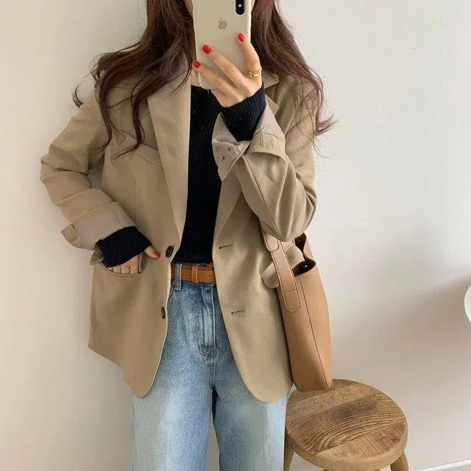 blazer mix với quần Jeans và áo phông cực đơn giản ( Ảnh: internet)