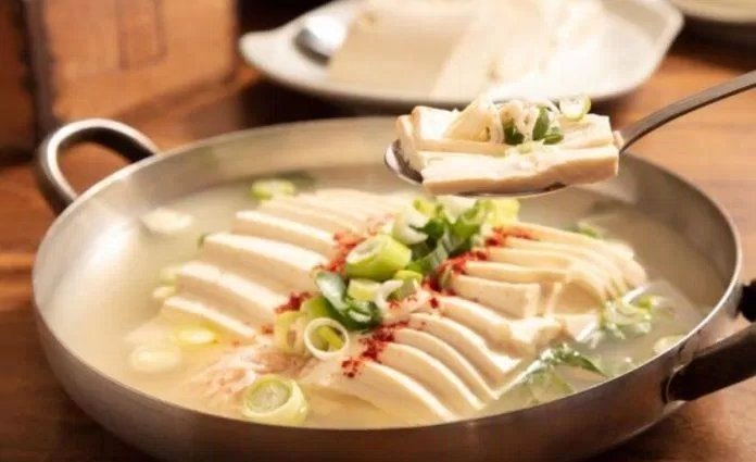 Nhà Hwanggeum Kongbat chuyên về các món từ đậu hũ