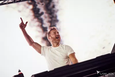 David Guetta giành giải thưởng nghệ sĩ nhạc điện tử của năm (Ảnh: Internet).