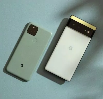 Pixel 5 (trái) so với Pixel 6 (Ảnh: Internet).