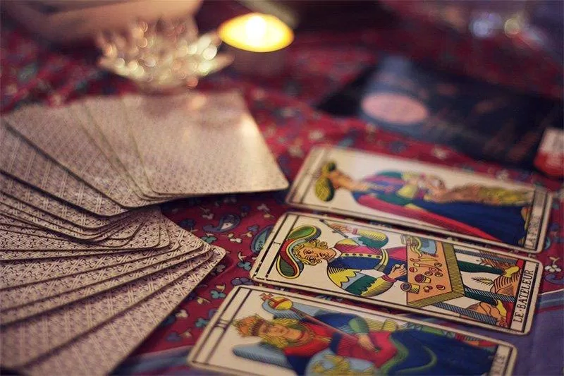 Review: Những phẩm chất cần có của một Tarot Reader giao tiếp kinh nghiệm lắng nghe phẩm chất của tarot reader querent tarot tarot reader