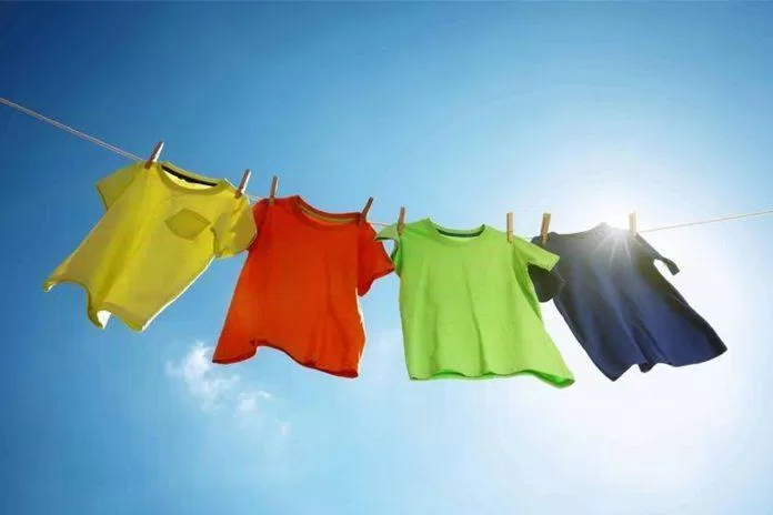 Giặt giũ quần áo, chăn gối, mùng mền thường xuyên cũng là cách hiệu quả ngăn ngừa bệnh lang ben (Nguồn: Internet).