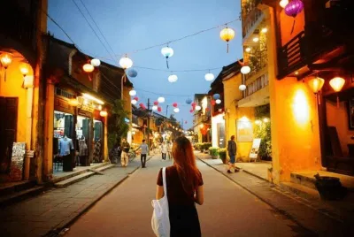 Đường phố Hội An về đêm (Ảnh: Internet). Đường phố Hội An về đêm (Ảnh: Internet).