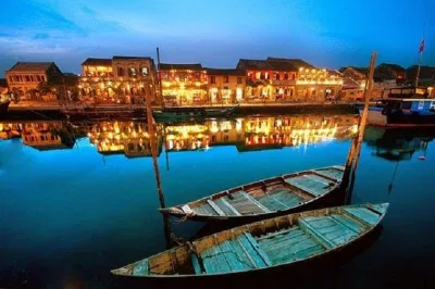 Sông Hoài về đêm (Ảnh: Internet). Sông Hoài về đêm (Ảnh: Internet).