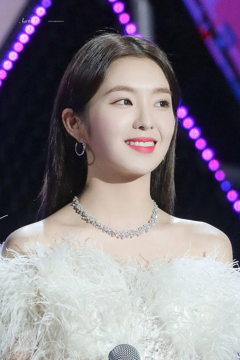 Irene nhận chỉ trích vì đọc quyển sách Kim Ji Young, Born 1982 (Nguồn: Internet)