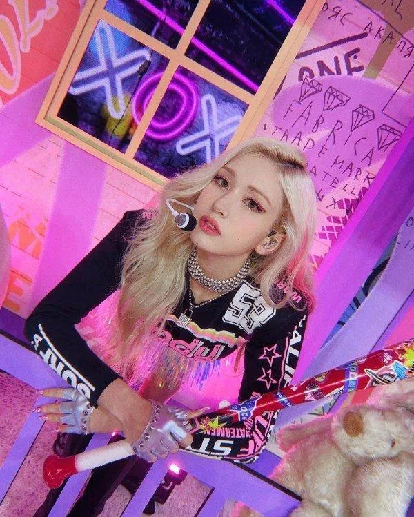 3 năm trước, Jeon Somi bất ngờ chia tay JYP Entertainment khiến người hâm mộ sửng sốt. (Ảnh: Internet).