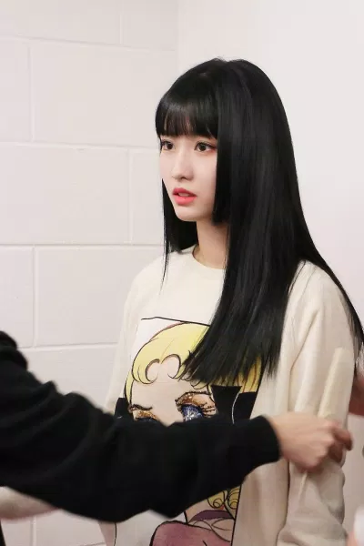 Momo như một nàng công chúa thực thụ trong kiểu tóc này (ảnh: internet) Momo như một nàng công chúa thực thụ trong kiểu tóc này (ảnh: internet)