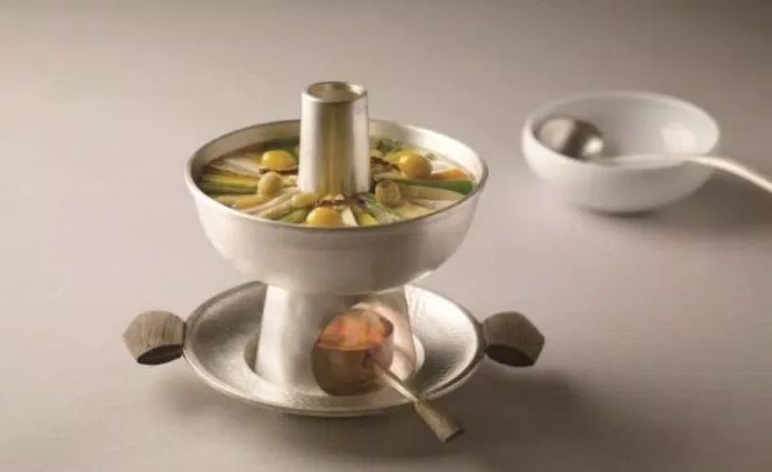 Đầu bếp Kim Sung II của nhà hàng sáng tạo các món ăn hấp dẫn cho để phục vụ du khách (Nguồn: Internet)