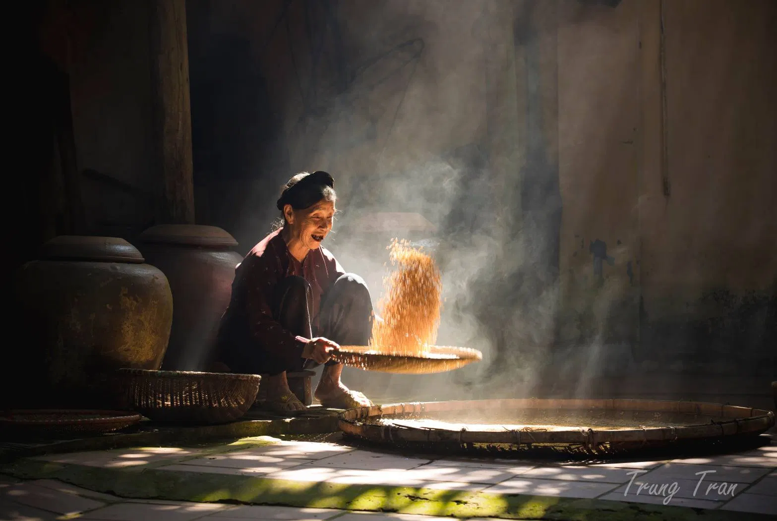 Những hoạt động đời thường bạn sẽ gặp nếu đến Đường Lâm - Ảnh: Trung Tran Những hoạt động đời thường bạn sẽ gặp nếu đến Đường Lâm - Ảnh: Trung Tran