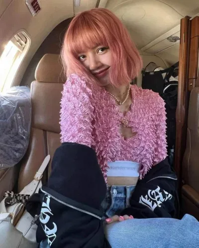 Lisa di chuyển từ Los Angeles sang Las Vegas bằng chính chuyên cơ riêng của anh Rắn (Nguồn: Internet) Lisa di chuyển từ Los Angeles sang Las Vegas bằng chính chuyên cơ riêng của anh Rắn (Nguồn: Internet)