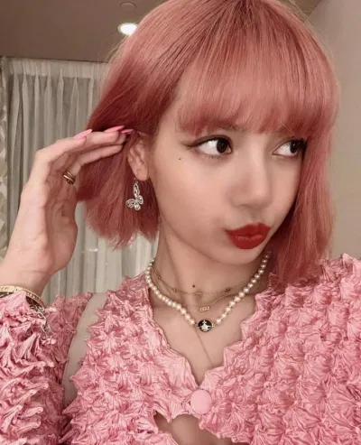 Một Lisa hường phấn vừa quyến rũ, vừa đáng yêu khiến fan khóc thét vì quá xinh đẹp (Nguồn: Internet) Một Lisa hường phấn vừa quyến rũ, vừa đáng yêu khiến fan khóc thét vì quá xinh đẹp (Nguồn: Internet)