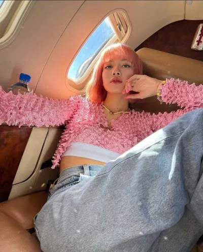 Lisa di chuyển từ Los Angeles sang Las Vegas bằng chính chuyên cơ riêng của anh Rắn (Nguồn: Internet) Lisa di chuyển từ Los Angeles sang Las Vegas bằng chính chuyên cơ riêng của anh Rắn (Nguồn: Internet)