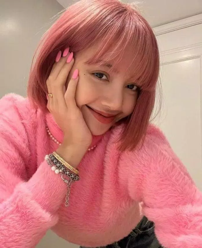Lisa cực cháy với mái tóc hồng baby (Nguồn: Internet)