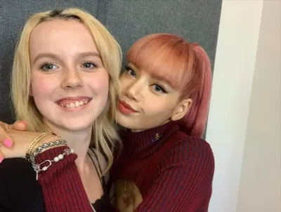 Sophia - con gái của JoJoWright chính là một fan hâm mộ của Lisa (Nguồn: Internet) Sophia - con gái của JoJoWright chính là một fan hâm mộ của Lisa (Nguồn: Internet)