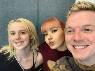 JoJoWright và con gái Sophia rất thích thú chào đón Lisa (Nguồn: Internet) JoJoWright và con gái Sophia rất thích thú chào đón Lisa (Nguồn: Internet)
