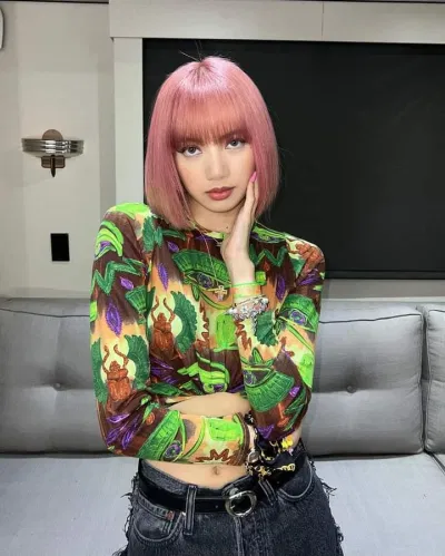 Lisa cá tính với layout makeup cực Tây (Nguồn: Internet) Lisa cá tính với layout makeup cực Tây (Nguồn: Internet)