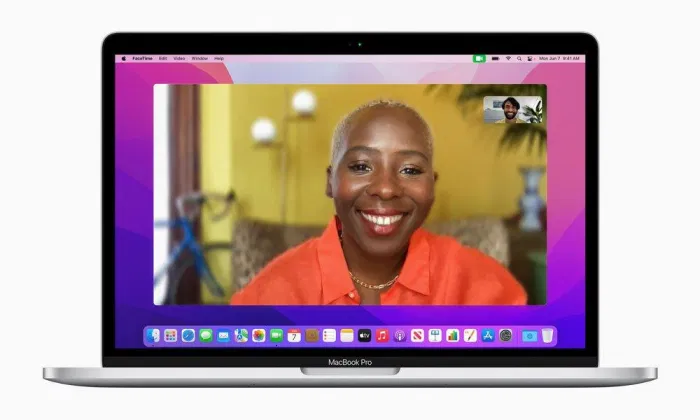 Tính năng Portrait trên macOS Monterey sẽ giúp làm mờ hậu cảnh trong cuộc gọi FaceTime (Ảnh: Internet). Tính năng Portrait trên macOS Monterey sẽ giúp làm mờ hậu cảnh trong cuộc gọi FaceTime (Ảnh: Internet).