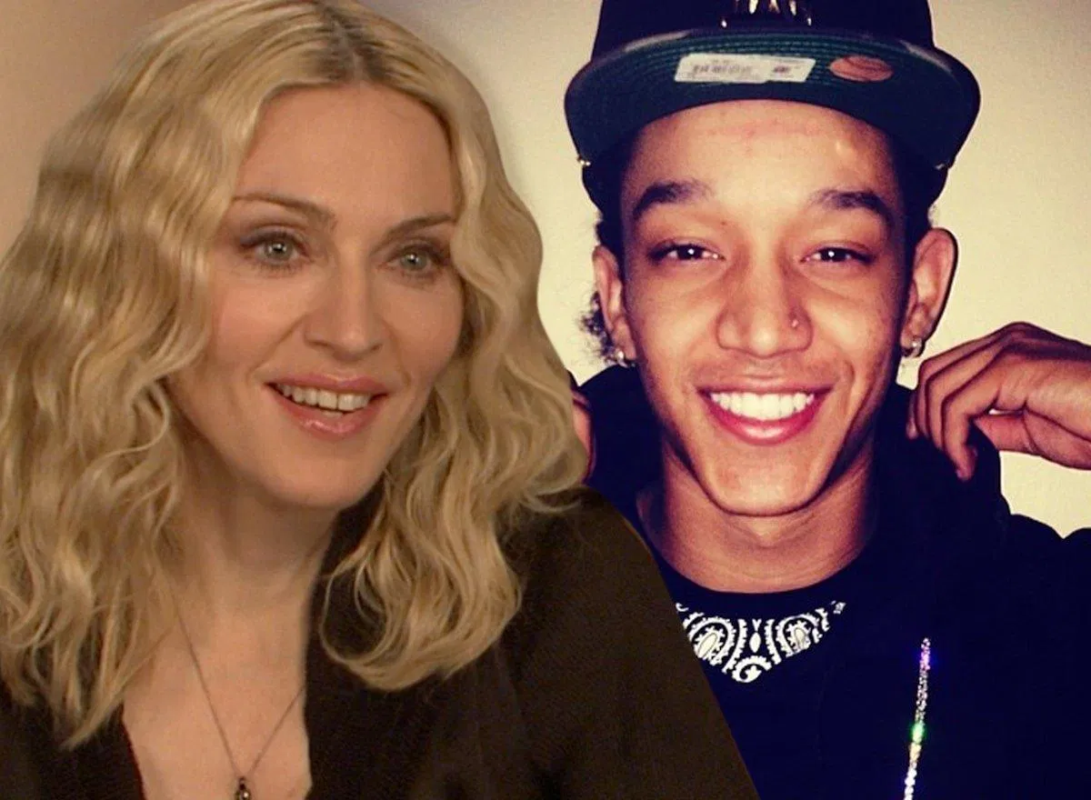 Ca sỹ Madonna ngoài 60 tuổi và bạn trai 25 tuổi (Nguồn: Internet). Ca sỹ Madonna ngoài 60 tuổi và bạn trai 25 tuổi (Nguồn: Internet).