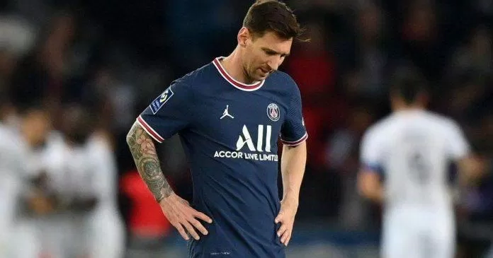 Messi bị thay ra trong trận PSG thắng Lille 2-1 (Ảnh: Internet).