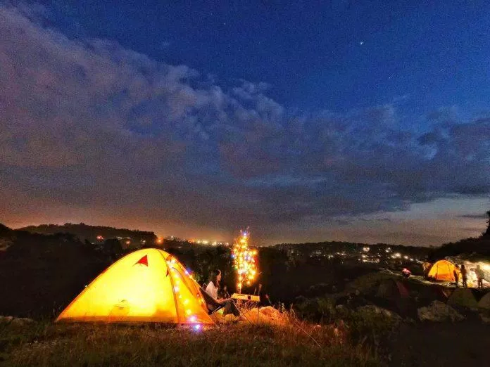 Núi Trầm rất thích hợp để cắm trại qua đêm (Ảnh: Thế Thuần).