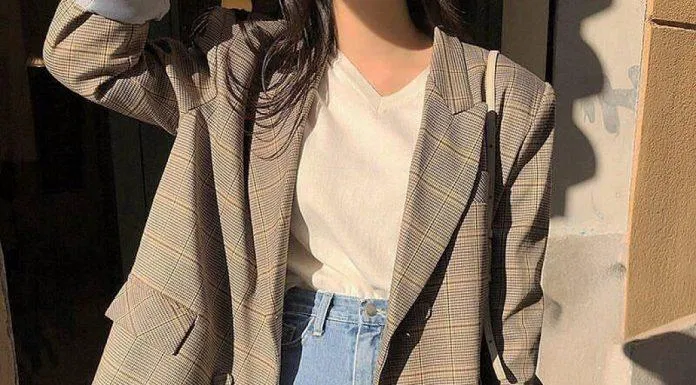 Thanh lịch với blazer mix chân váy (Nguồn: Internet)