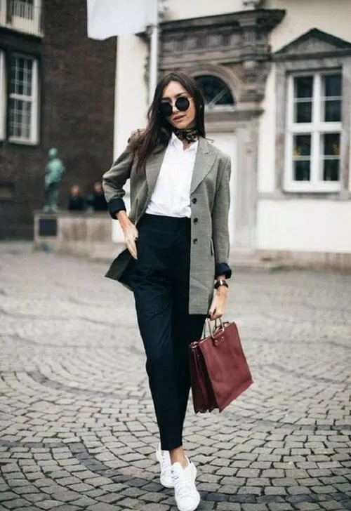 Blazer phối với baggy đem đến sự mới lạ, độc đáo ( Ảnh: internet)