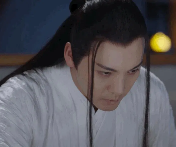 Tạo hình tóc râu rồng của Trần Vỹ Đình khiến khán giả kêu trời vì dìm nhan sắc. (Ảnh: Internet)