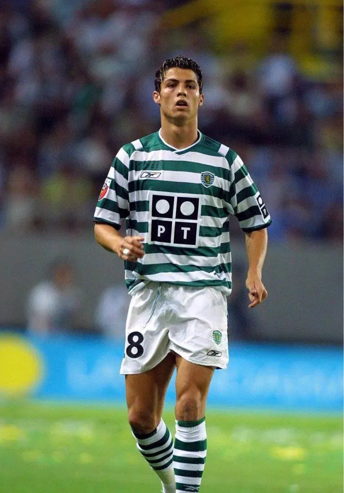 Ronaldo bắt đầu chơi bóng tại CLB Sporting Lisbon (Ảnh: Internet).